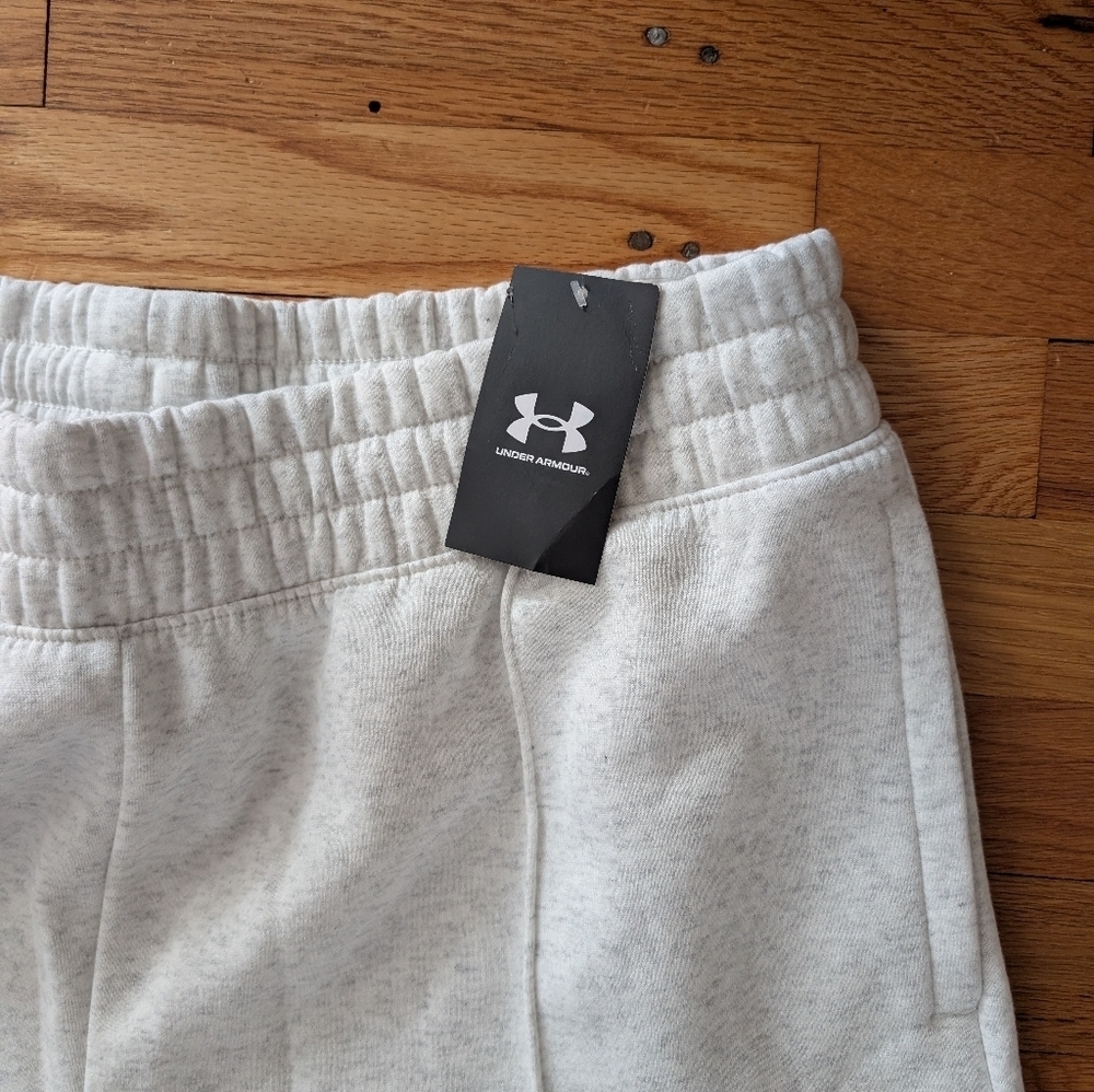 NWT Under Armour Loose Fit Light Gray Ankle Sweatpants - Picture 5 of 7
